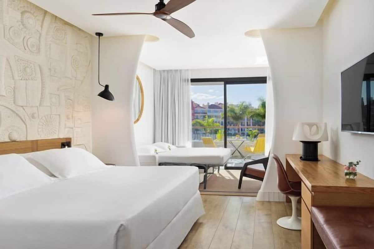 1 bedroom, minibar, in-room safe, desk
