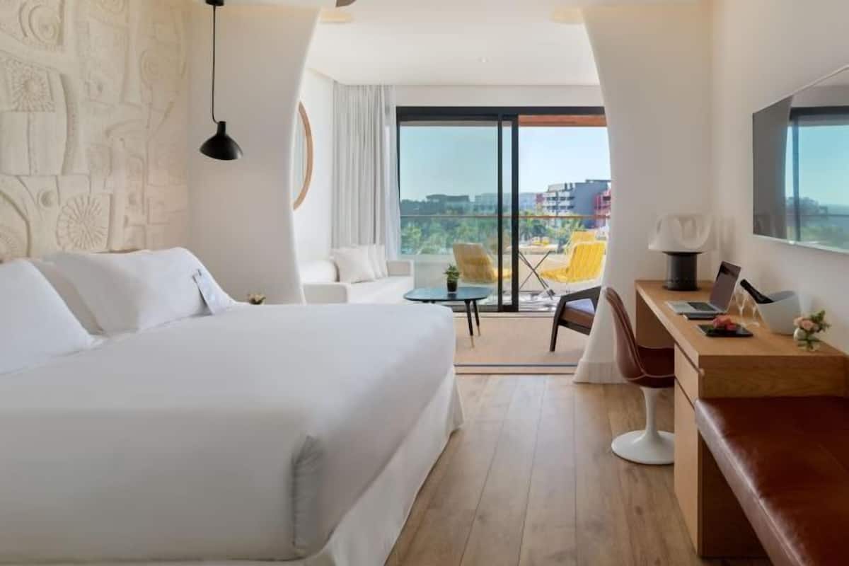 1 bedroom, minibar, in-room safe, desk
