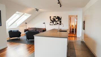 Huoneisto, parveke | Oleskelualue | 32–tuumainen taulutelevisio, jossa kaapelikanavat