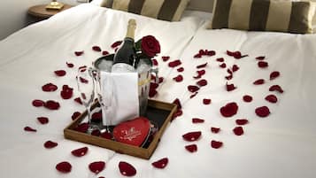 Allergivenligt sengetøj, mørklægningsgardiner, lydisolering