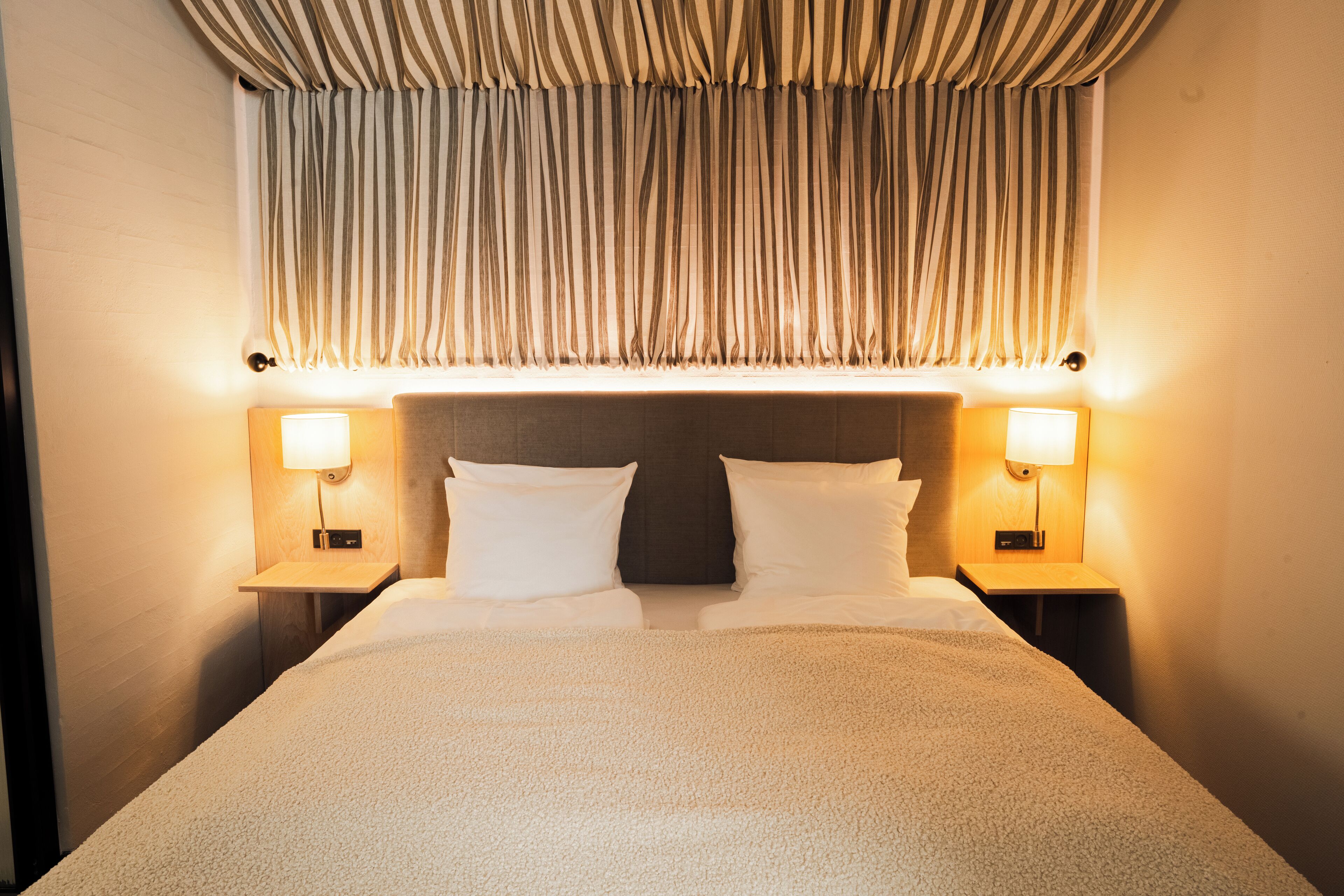 Suite, 1 King-Bett | Allergikerbettwaren, Verdunkelungsvorhänge, schallisolierte Zimmer