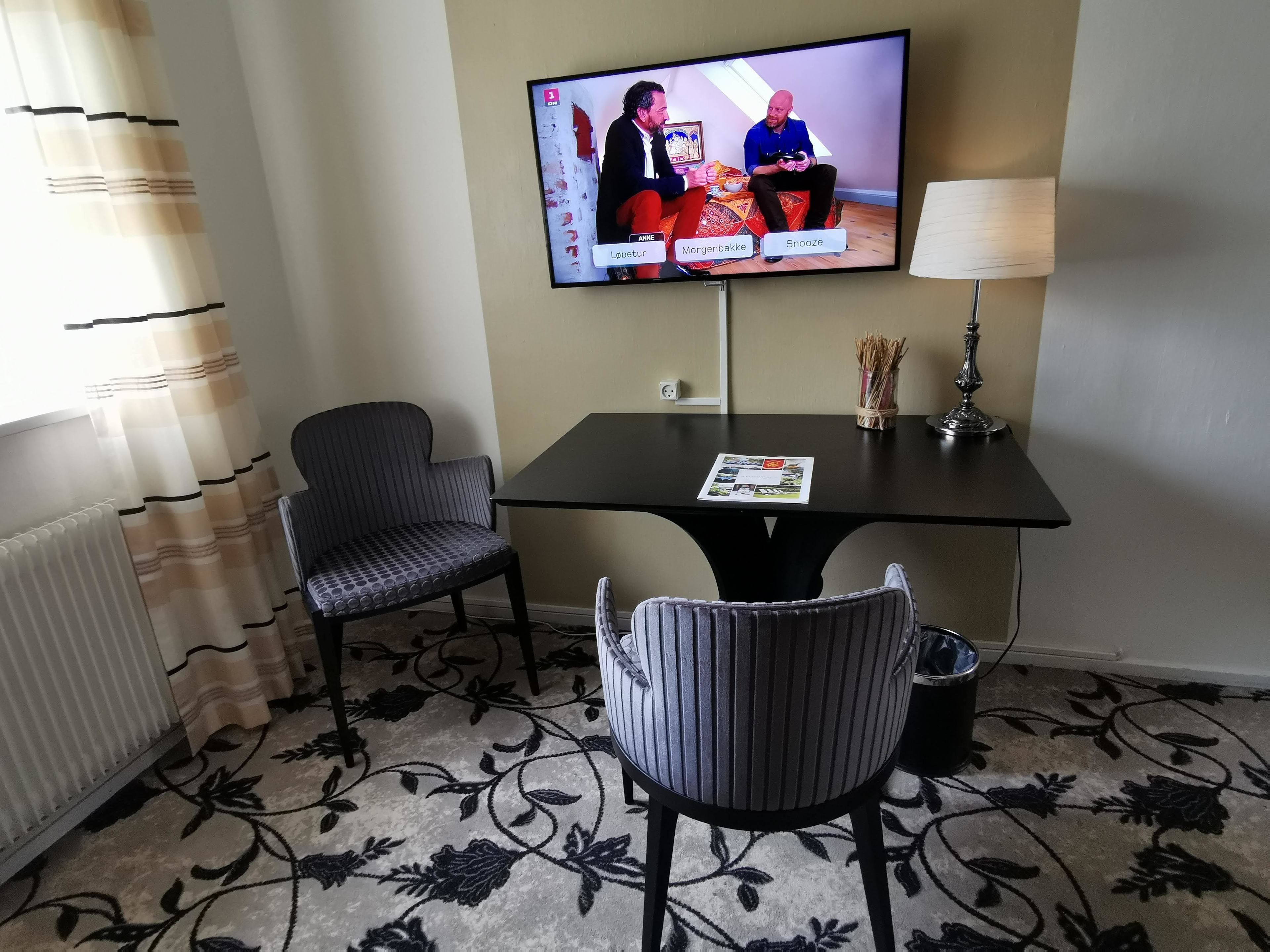 1 bedroom, hypo-allergenic bedding, blackout curtains, soundproofing