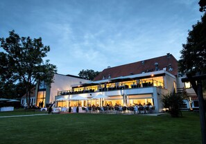 Front of property - evening/night - Scheelsminde Herregård (Aalborg)