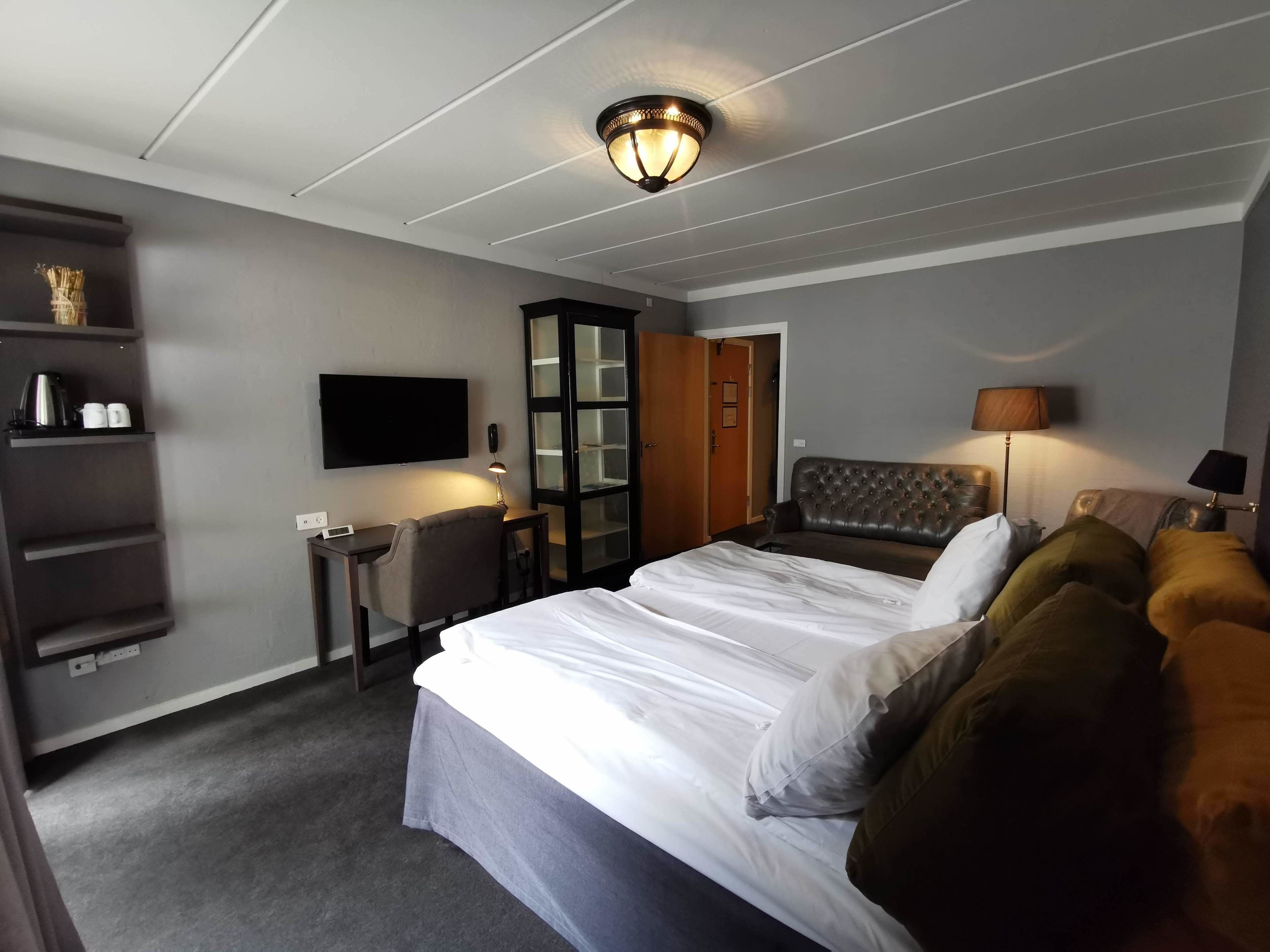junior suite, 1 king bed | 1 bedroom, hypo-allergenic bedding, blackout curtains, soundproofing