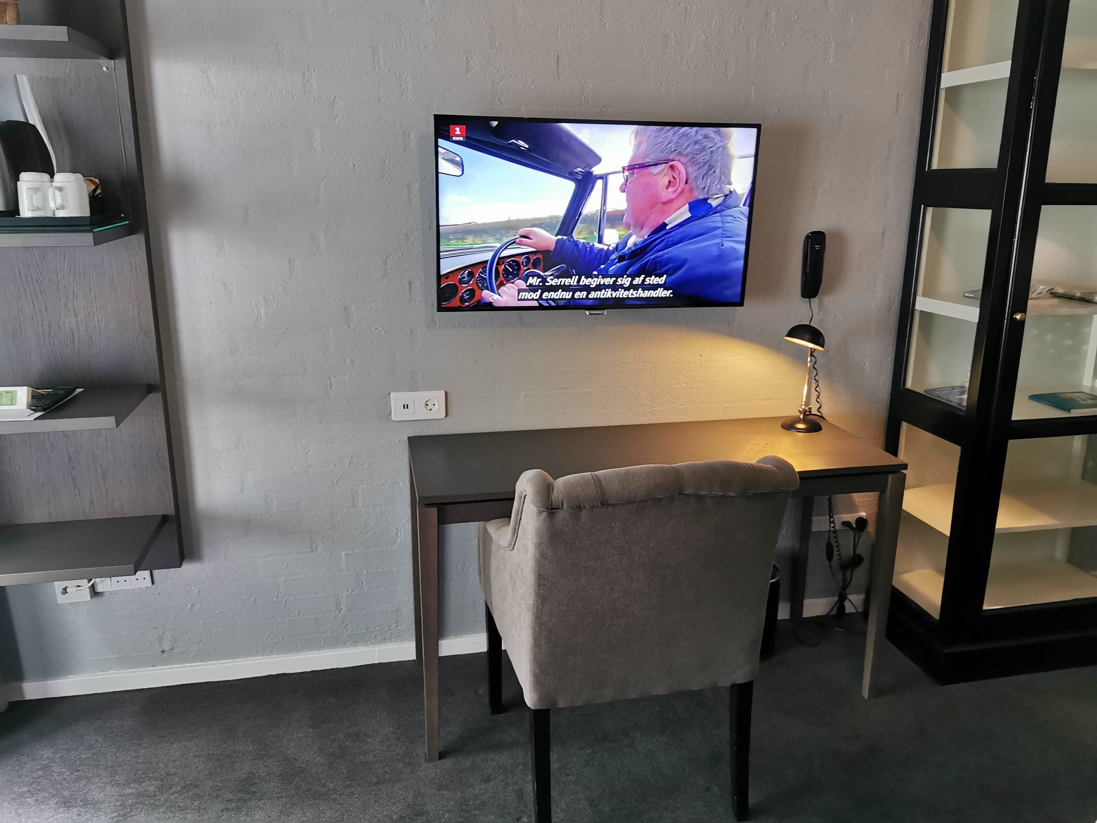 junior suite, 1 king bed | 1 bedroom, hypo-allergenic bedding, blackout curtains, soundproofing