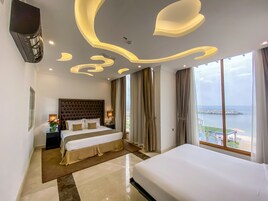 Vila presidencial | Frigobar, cofres nos quartos, cortinas blackout