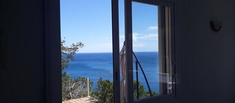 Roses: Loft with private terrace and garden, magnificent sea view