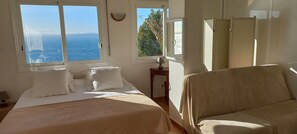1 bedroom, desk, iron/ironing board, free WiFi - Roses: Loft with private terrace and garden, magnificent sea view (Roses)