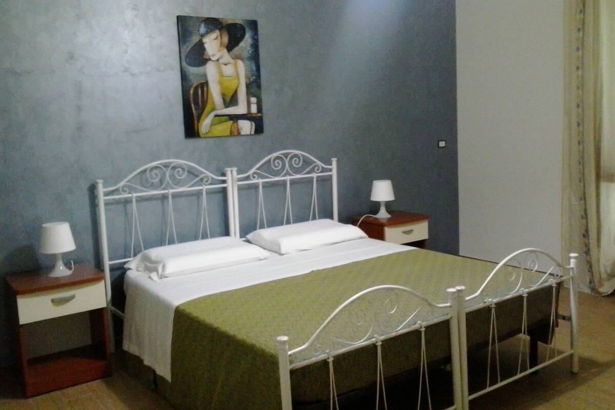 Quarto triplo, sacada | Roupas de cama premium, escrivaninha, cortinas blackout, roupa de cama
