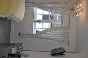 Rideaux occultants, fer et planche à repasser, Wi-Fi gratuit