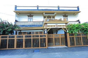 Front of property - Pi Home Baciro (Yogyakarta)