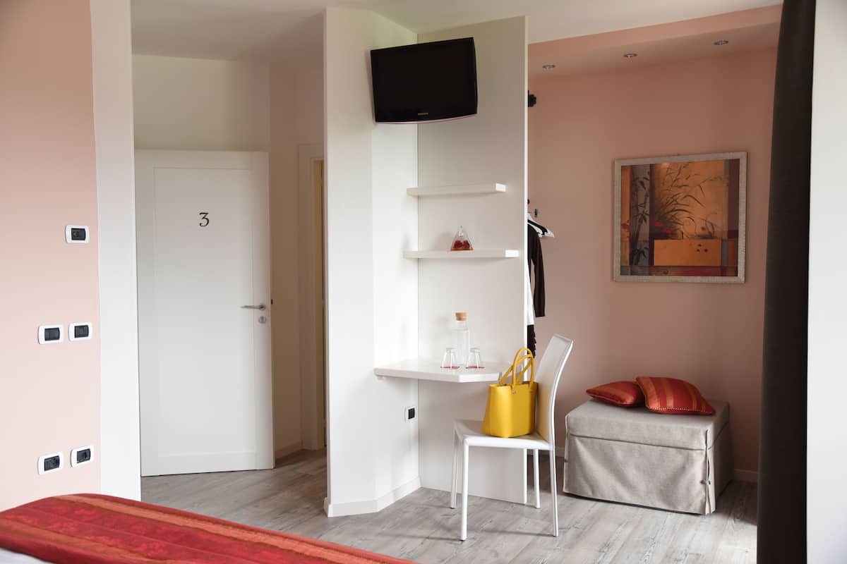 Deluxe Triple Room, Mountain View | In-room safe, desk, free WiFi, wheelchair access