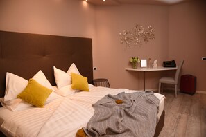 Deluxe Quadruple Room, Balcony | In-room safe, desk, free WiFi, wheelchair access - Relais Villa Quercia (Ville d'Anaunia)