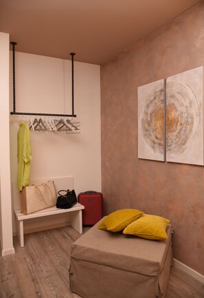 Deluxe Quadruple Room, Balcony | Bathroom | Shower, rainfall showerhead - Relais Villa Quercia (Ville d'Anaunia)