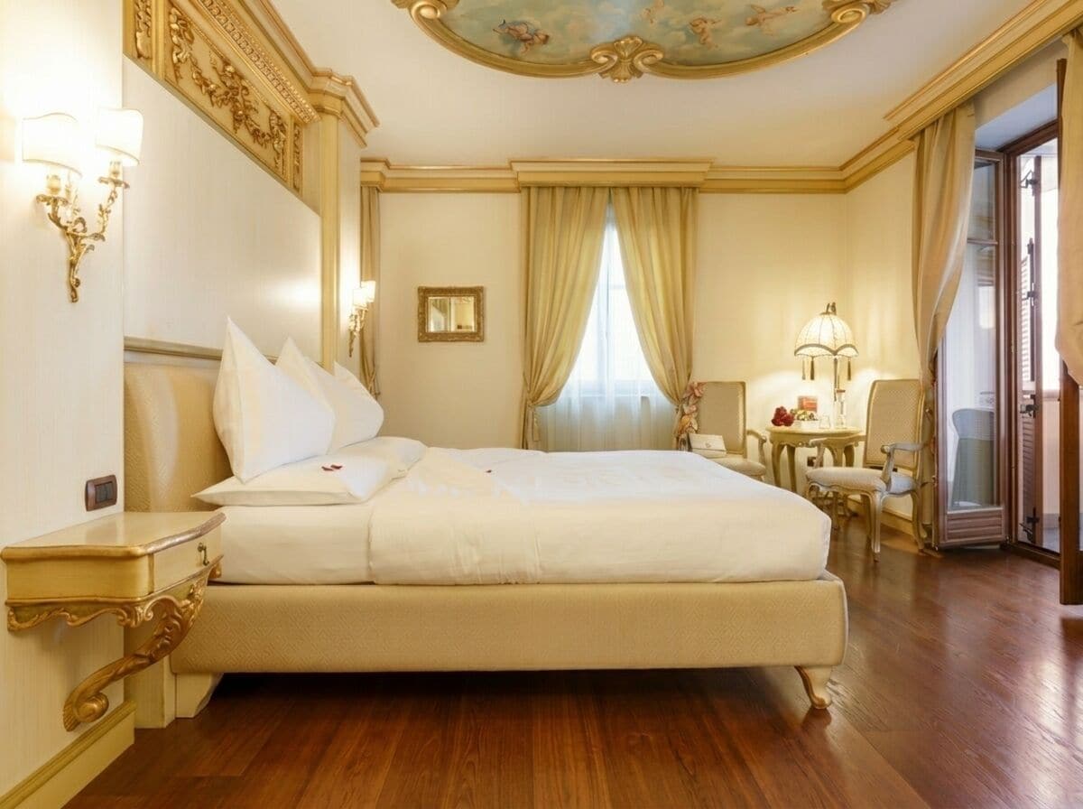 Luxury Studio Suite | In-room safe, desk, free WiFi, wheelchair access