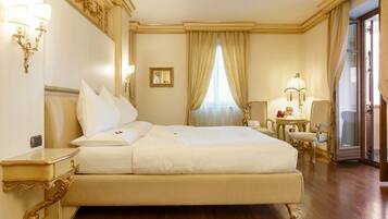 Studio Suite Cao cấp | Két bảo mật tại phòng, bàn, truy cập Internet không dây miễn phí