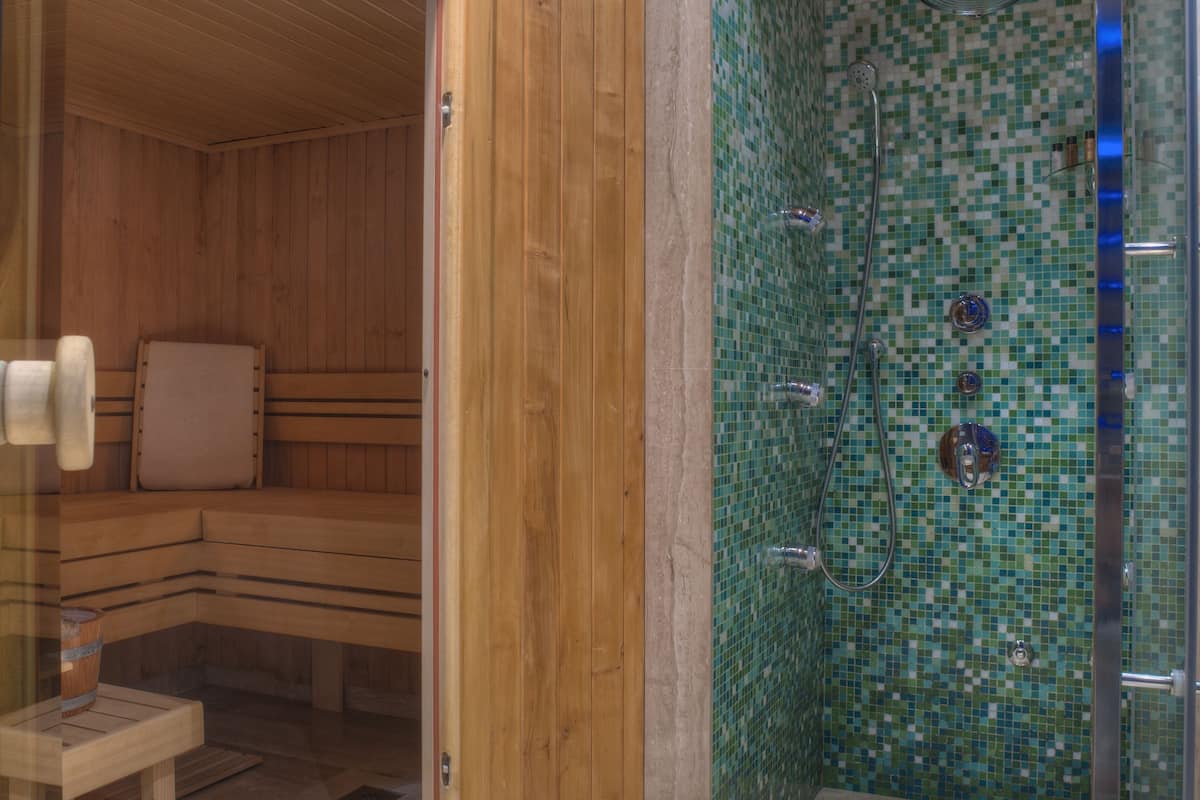 body treatments, aromatherapy, deep-tissue massages, swedish massages