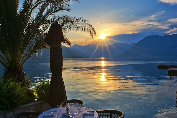 Tempat makan outdoor