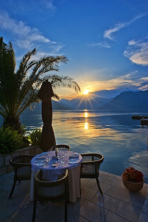 Outdoor dining. Forza Mare