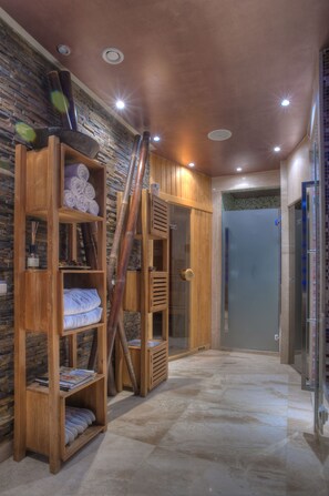 Soins du corps, aromathérapie, massage en profondeur, massage suédois