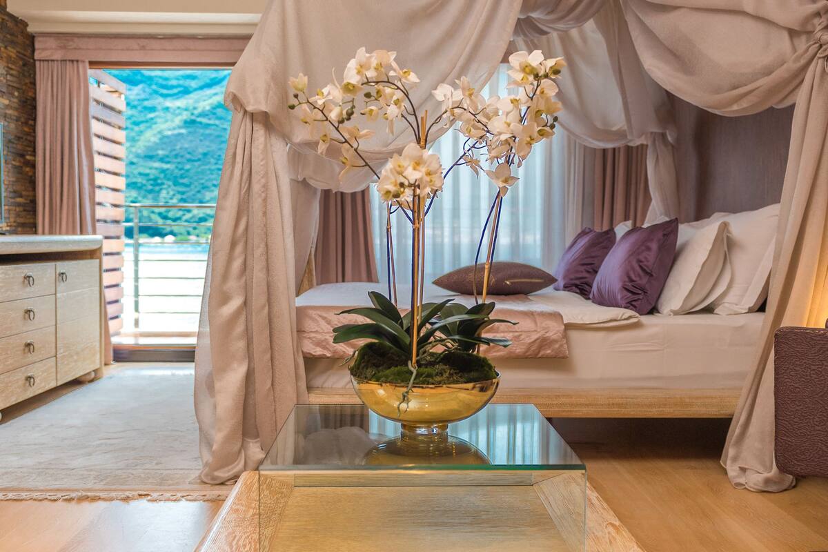 executive double room | premium bedding, pillow-top beds, minibar, in-room safe