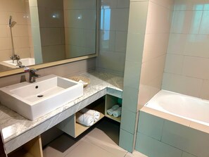 Studio Suite | Bathroom