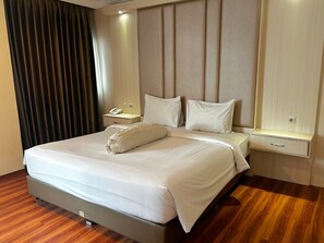 Habitación Deluxe doble | Caja fuerte, wifi gratis, ropa de cama