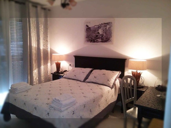 Doppelzimmer, 1 Doppelbett | Schreibtisch, kostenloses WLAN, Bettwäsche