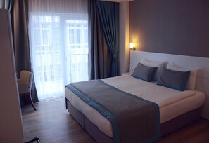 Standard Double or Twin Room, Non Smoking | In-room safe, soundproofing, iron/ironing board, free WiFi - Parion House Hotel (Çanakkale)