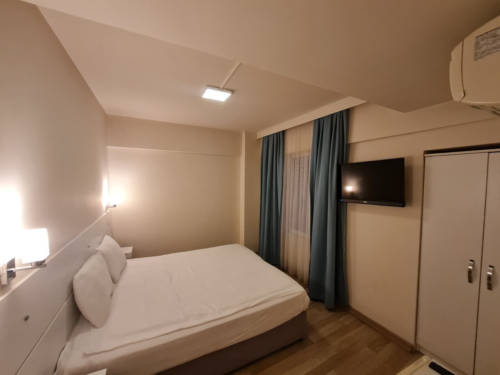 Economy Double Room, 1 Double Bed, Non Smoking | In-room safe, soundproofing, iron/ironing board, free WiFi