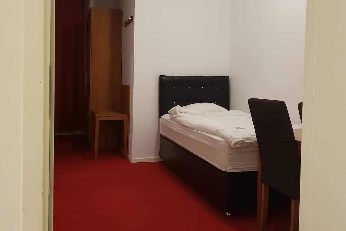 Chambre avec lits jumeaux | Chambres insonorisées, fer et planche à repasser, Wi-Fi gratuit