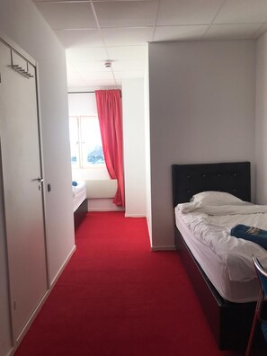 Twin Room | Soundproofing, iron/ironing board, free WiFi, bed sheets - Patrician Hotel (Trangsund)