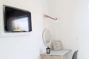In-room safe, desk, soundproofing, iron/ironing board