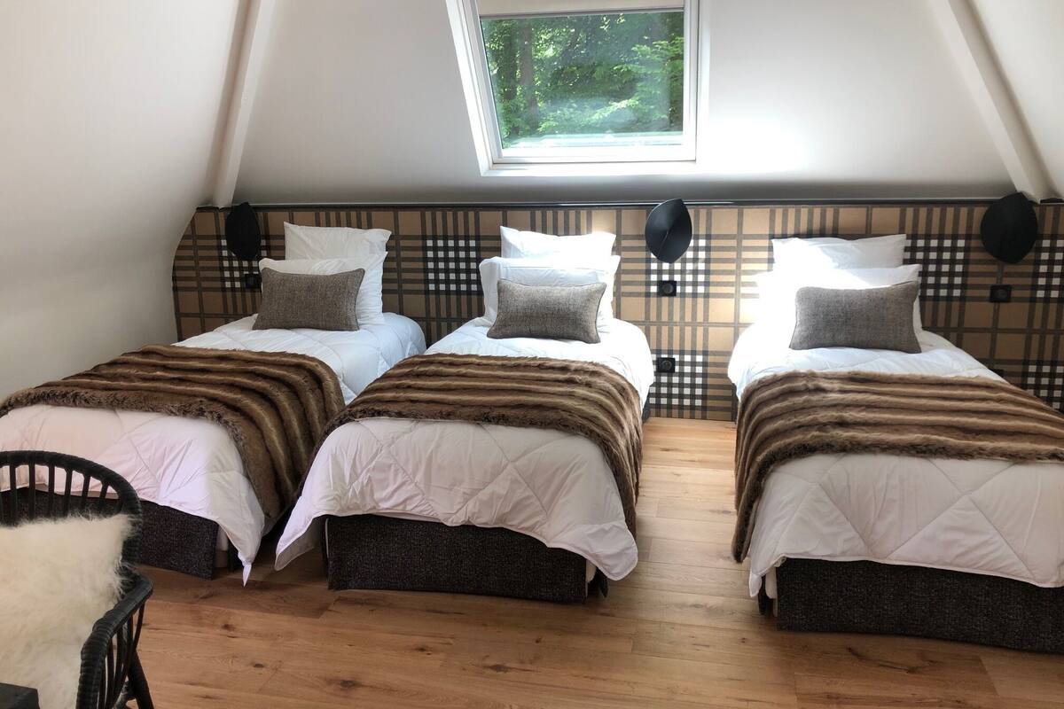 deluxe house | in-room safe, desk, free wifi