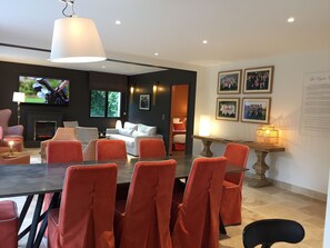 Flat-screen TV, pay films - Hotel Le Grand Slam (Le Vaudreuil)