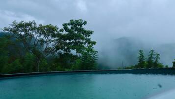 2 outdoor pools