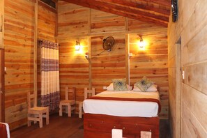 Safe på rommet, skrivebord og skrivebord for bærbar PC