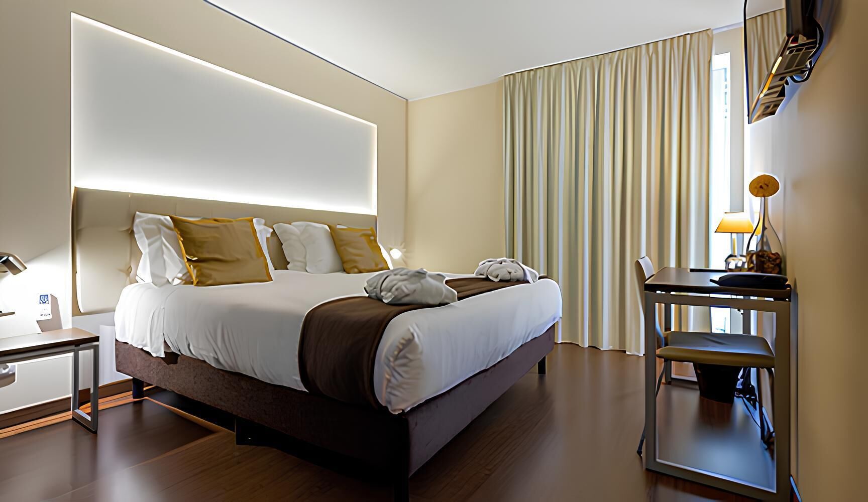 Minibar, in-room safe, desk, laptop workspace