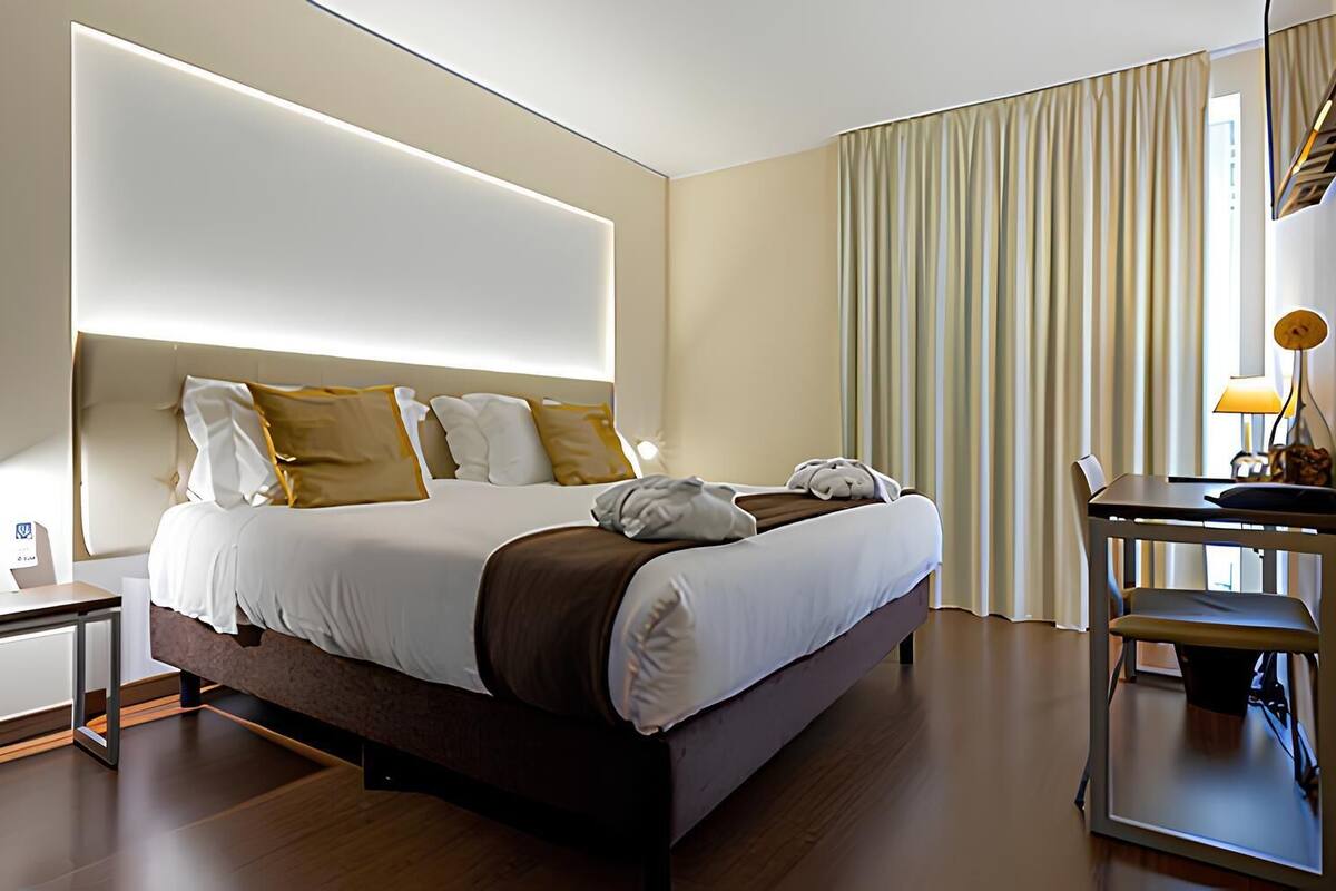 Minibar, in-room safe, desk, laptop workspace