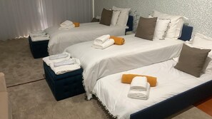 5 chambres, coffres-forts dans les chambres, fer et planche à repasser