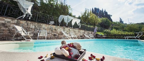 Outdoor pool, a heated pool