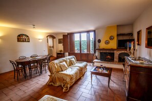 Smart TV, fireplace, DVD player, table tennis - Villa Nuba,Perugino villa-apt.5min to downtown,playground,Eco pool,barbecue,wifi (Perugia)