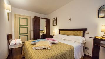 2 bedrooms, in-room safe, iron/ironing board, free WiFi