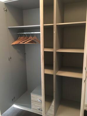 Kahden hengen huone | Huoneen varustelu