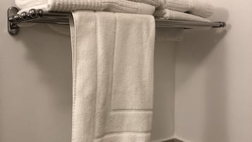 Ropa de cama hipoalergénica, escritorio, wifi gratis y ropa de cama