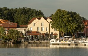 Exterior - Hotel & Restaurant Müritzterrasse (Röbel/Müritz)
