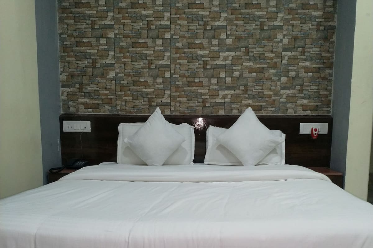 Deluxe Room, Hill View | Blackout curtains, soundproofing, iron/ironing board, free WiFi