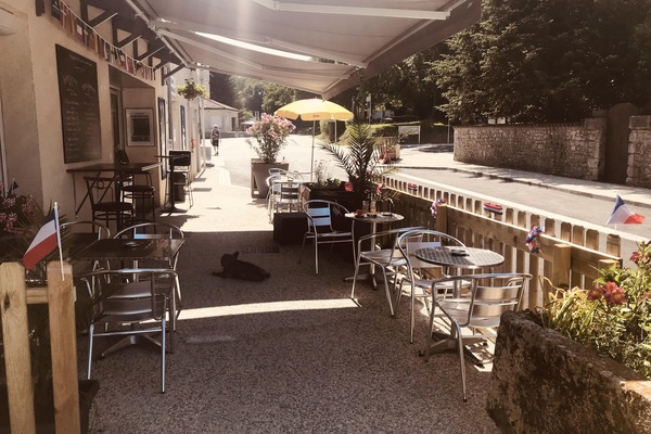 Vista frontal de la propiedad