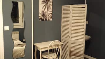 Double Room, Shared Bathroom | Individually decorated, individually furnished, free WiFi