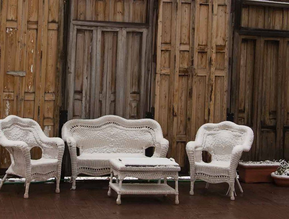 ميني بار وملاءات أسرّة